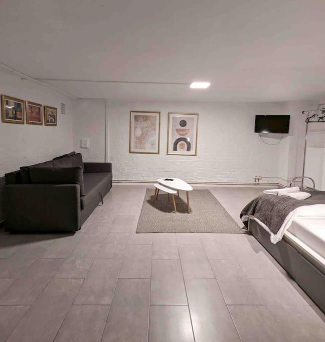 Central, Cozy & Beautiful Designed 2-Rooms Apt. Near River 베를린 외부 사진